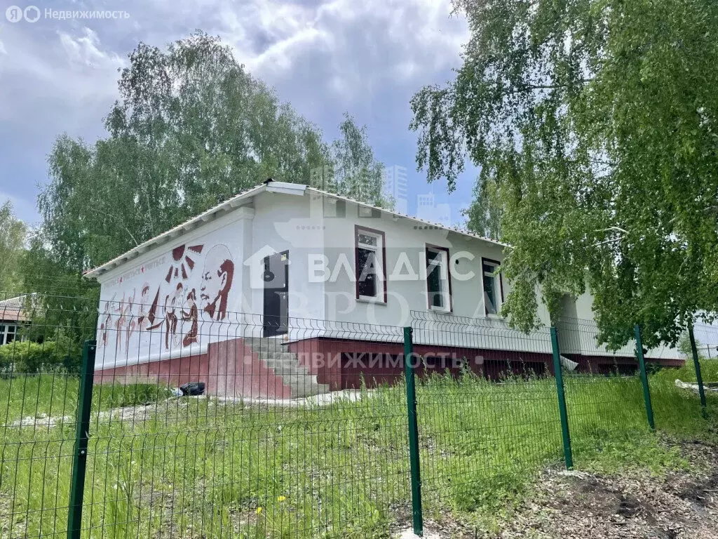 Дом в село Абзаково, улица С. Юлаева (260 м) - Фото 0