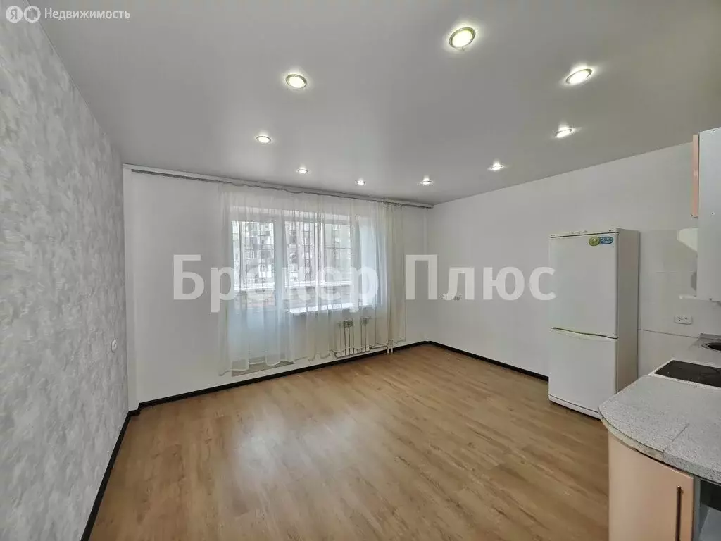9-комнатная квартира: Абакан, улица Пушкина, 3 (29 м) - Фото 1