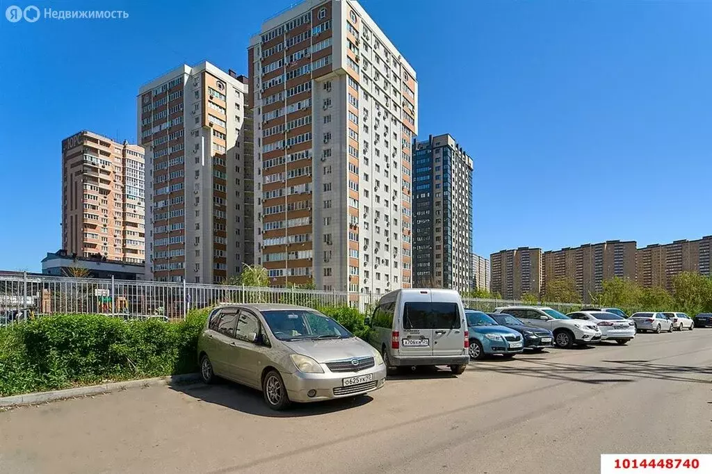 2-комнатная квартира: Краснодар, Домбайская улица, 10/2 (63.8 м) - Фото 0