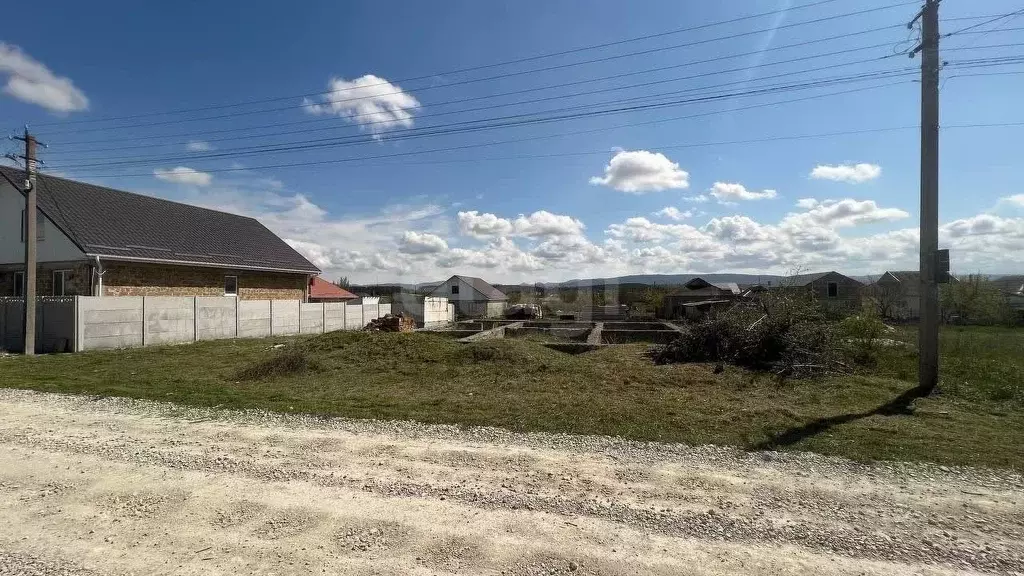 Участок в Крым, Белогорск ул. Арзу, 12 (8.0 сот.) - Фото 1