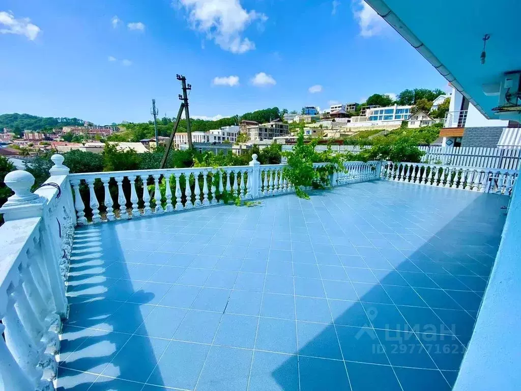 Дом в Краснодарский край, Сочи Бакинская ул., 20Б (250 м) - Фото 1