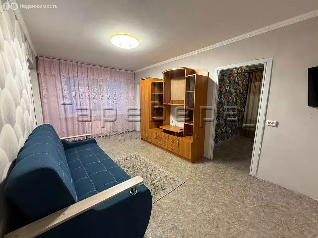 3-комнатная квартира: Красноярск, улица Анатолия Гладкова, 11 (50 м) - Фото 1