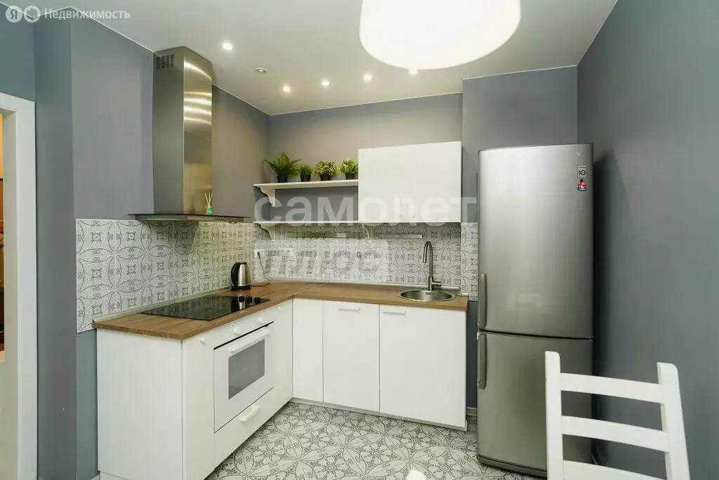 2-комнатная квартира: Омск, улица Ватутина, 18 (66.6 м) - Фото 0