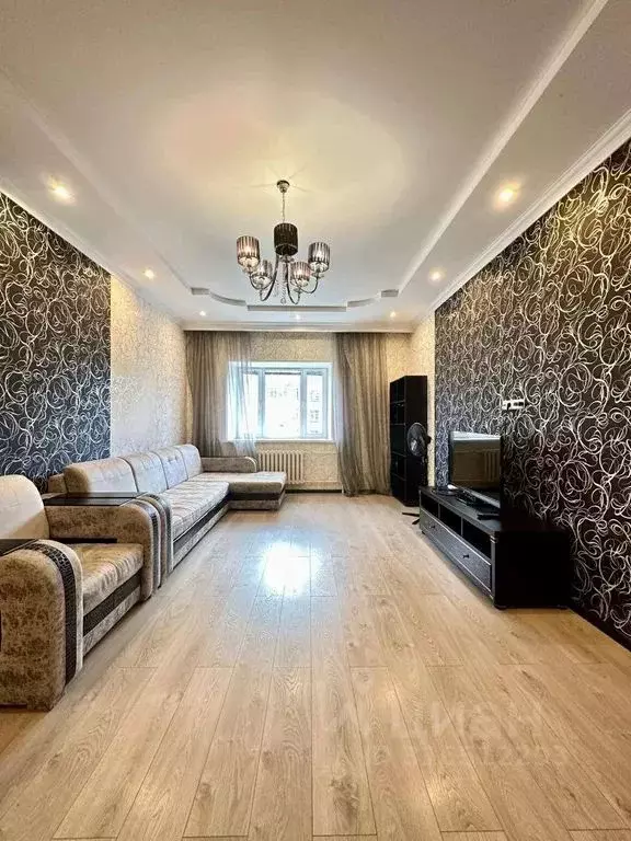2-к кв. Татарстан, Казань ул. Адоратского, 1 (75.0 м) - Фото 1