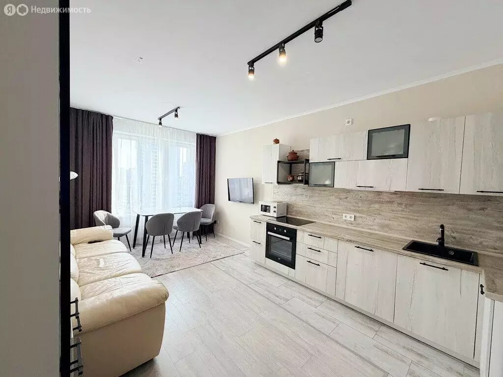 3-комнатная квартира: Екатеринбург, улица Данилы Зверева, 17А (90.1 м) - Фото 1