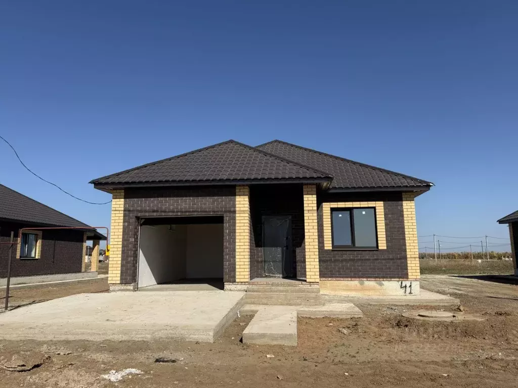 Дом в Оренбургская область, Оренбургский район, с. Благословенка ул. ... - Фото 1