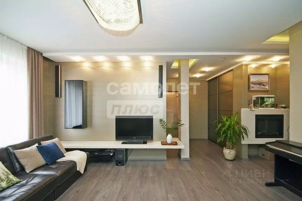 3-к кв. Омская область, Омск ул. 27-я Северная, 44/2 (73.8 м) - Фото 0