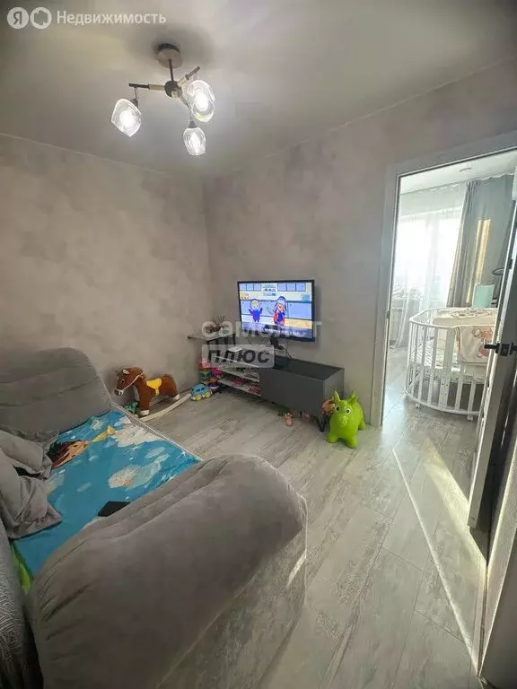 3-комнатная квартира: Омск, микрорайон Городок Нефтяников, улица ... - Фото 1