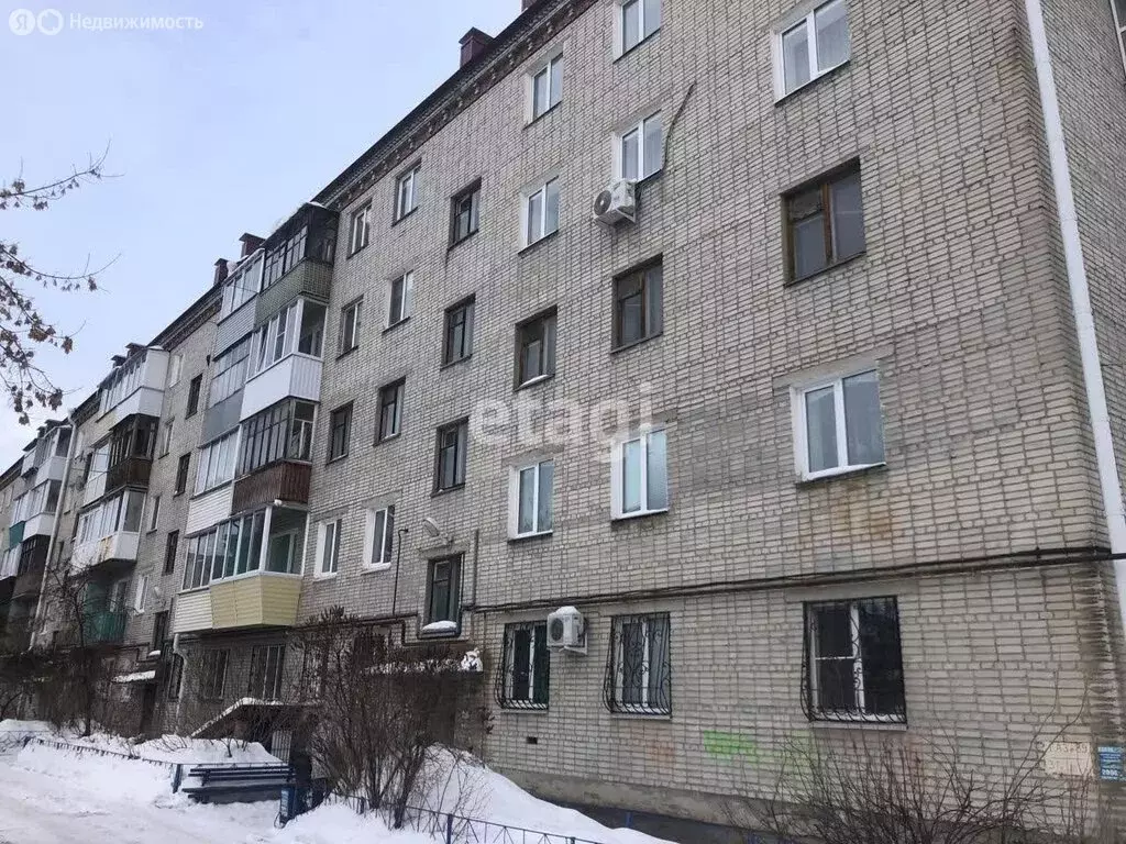 3-комнатная квартира: Шадринск, улица Свердлова, 104 (51.3 м) - Фото 0