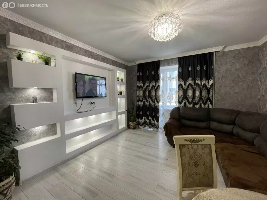 3-комнатная квартира: Аксай, улица Платова, 81 (60 м) - Фото 0