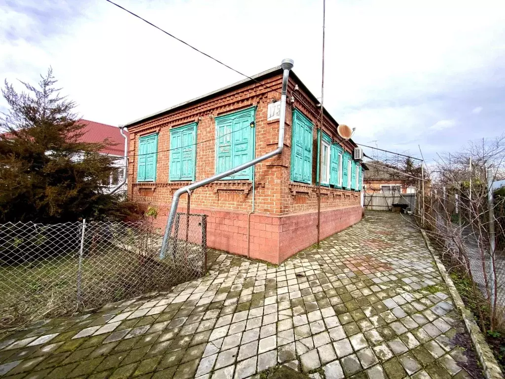 Дом в Краснодарский край, Лабинск ул. Глущенко (100 м) - Фото 1