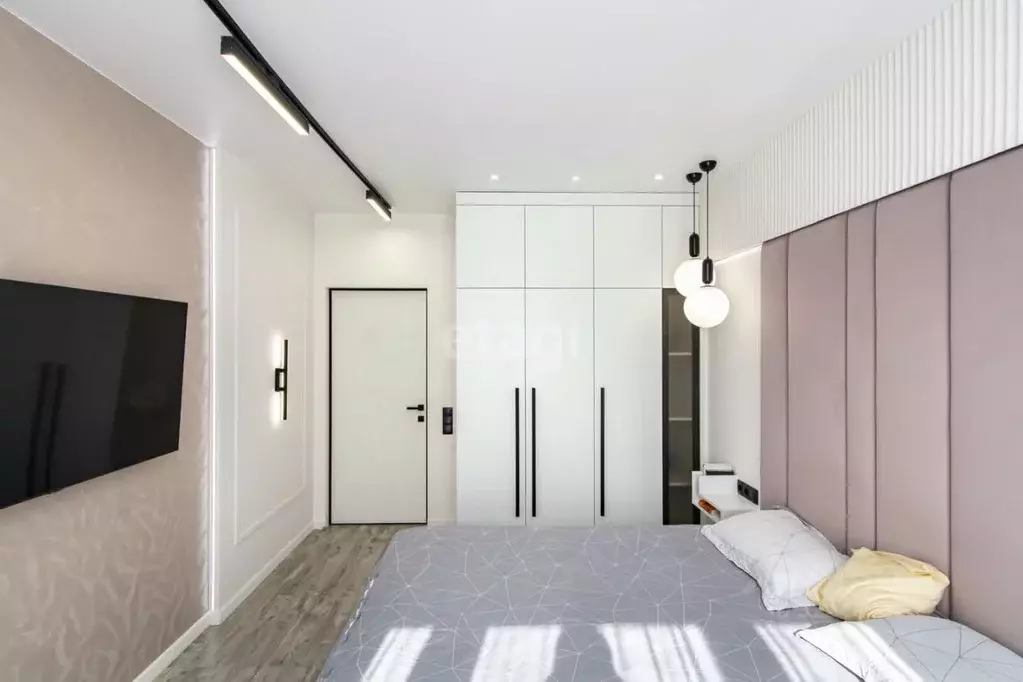 2-к кв. Тюменская область, Тюмень ул. 50 лет Октября, 57В (72.8 м) - Фото 1