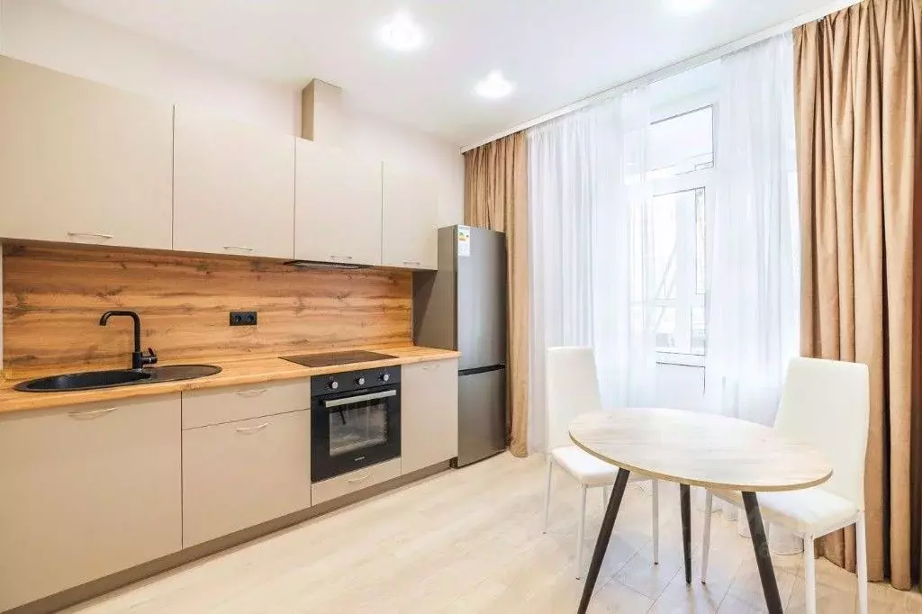 2-к кв. Крым, Симферополь ул. Батурина, 131 (65.0 м) - Фото 0