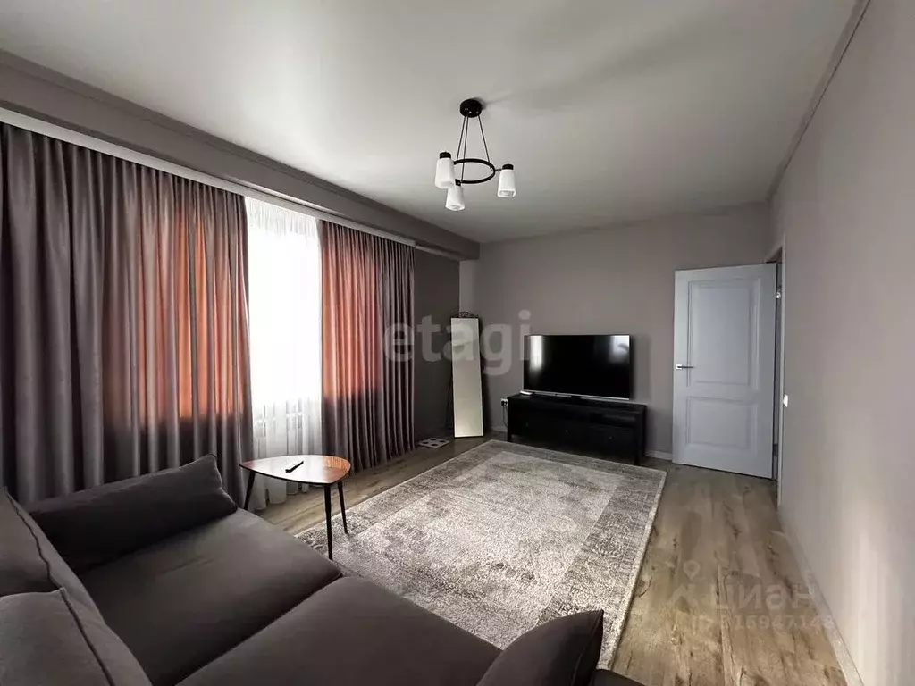 2-к кв. Карачаево-Черкесия, Черкесск Октябрьская ул., 384А (85.5 м) - Фото 0
