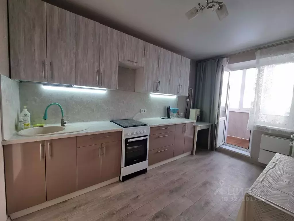 2-к кв. Омская область, Омск ул. Крупской, 8 (60.0 м) - Фото 1