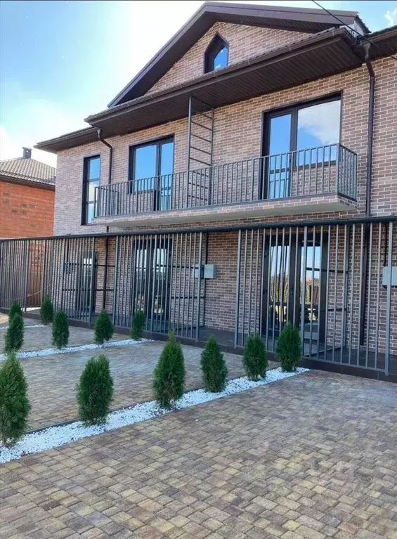 2-к кв. Адыгея, Тахтамукайский район, Старобжегокайское с/пос, Хомуты ... - Фото 0