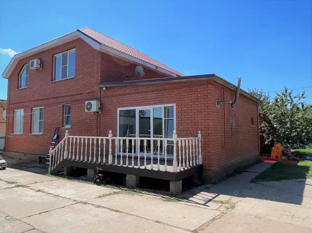 Дом в Астраханская область, Володарский район, с. Козлово Октябрьская ... - Фото 2