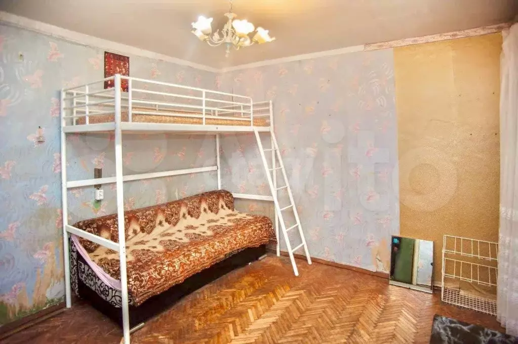Комната 13 м в 9-к., 4/4 эт. - Фото 1