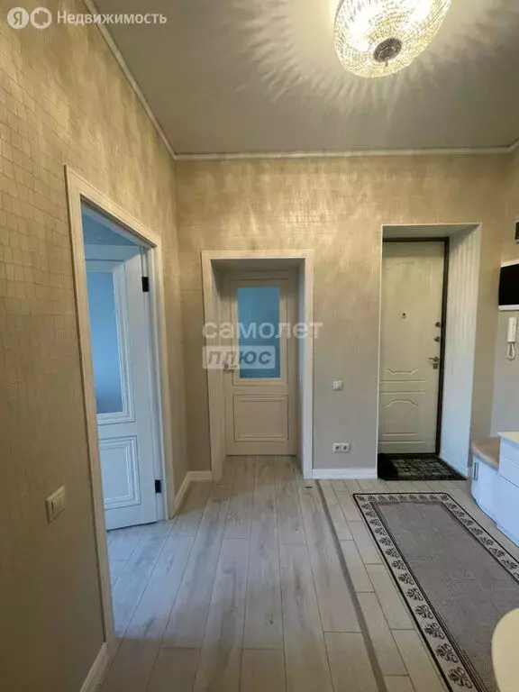 3-комнатная квартира: Омск, улица Ивана Алексеева, 6 (65 м) - Фото 1