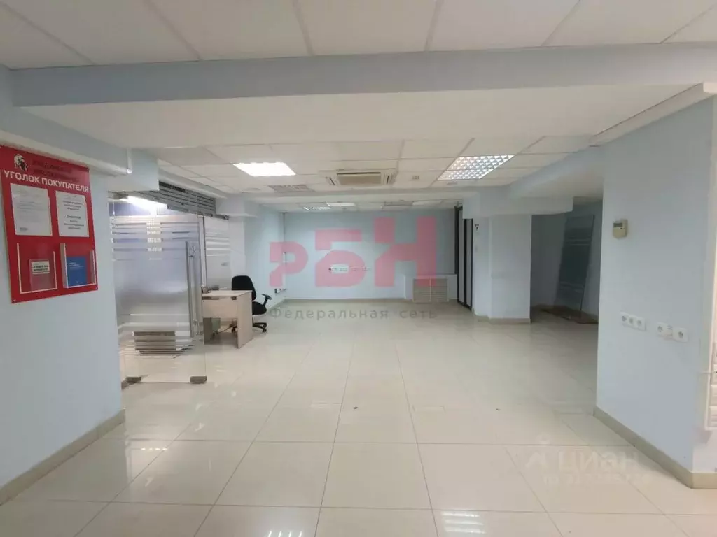 Торговая площадь в Тюменская область, Тюмень ул. 50 лет Октября, 33 ... - Фото 1