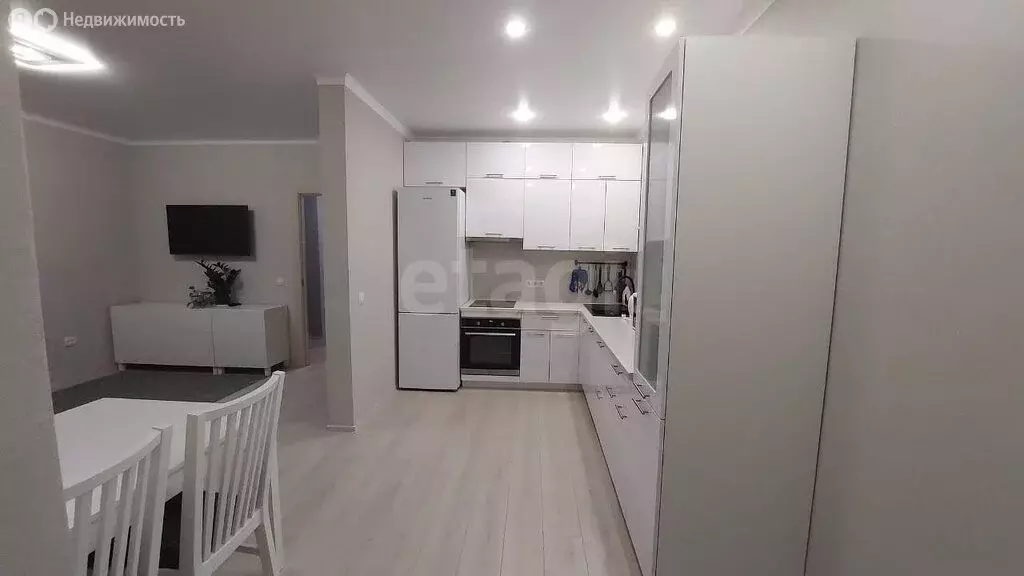 2-комнатная квартира: Тобольск, 15-й микрорайон, 17 (70 м) - Фото 1