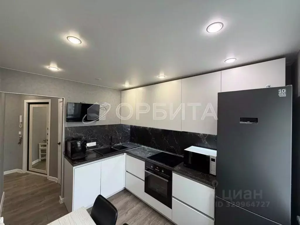 3-к кв. Тюменская область, Тюмень ул. Мельникайте, 127а (66.0 м) - Фото 2