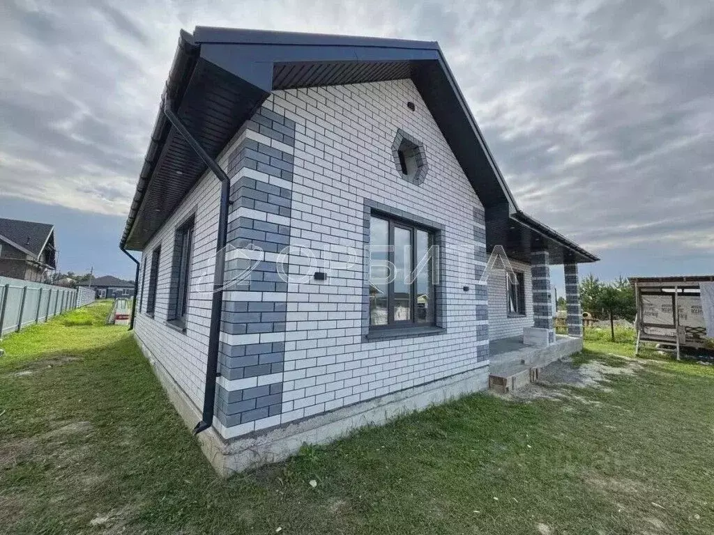 Дом в Тюменская область, Тюменский муниципальный округ, с. Чикча, ... - Фото 1