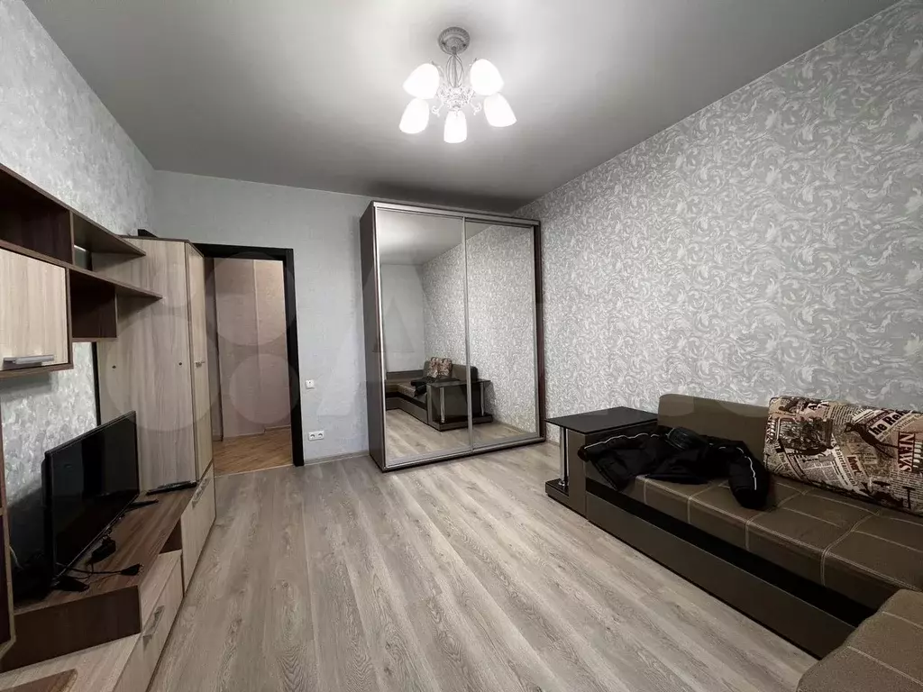1-к. квартира, 40 м, 2/10 эт. - Фото 1