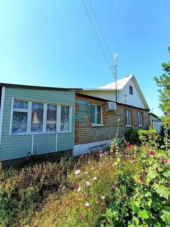Дом в Оренбургская область, Сакмарский район, с. Украинка Пролетарская ... - Фото 1