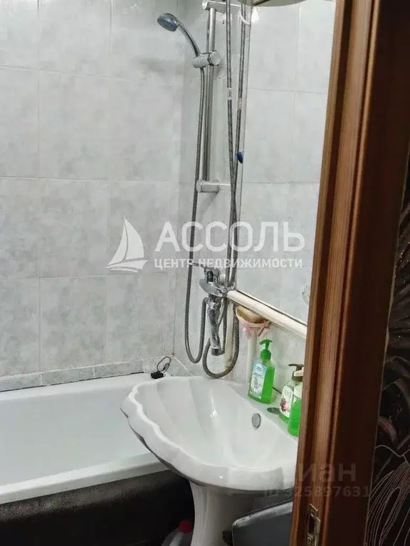 4-к кв. Омская область, Омск Заозерный мкр, ул. Бархатовой, 3 (62.3 м) - Фото 2