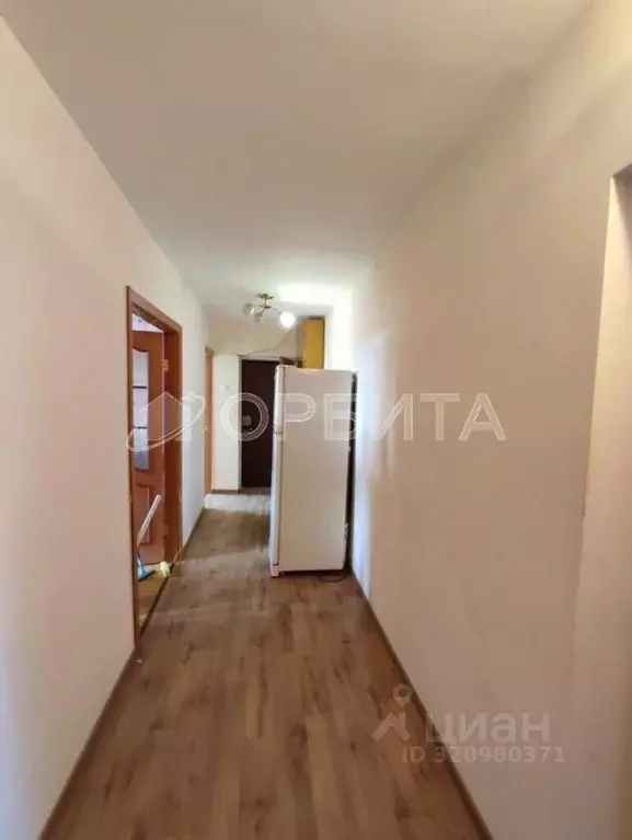 3-к кв. Тюменская область, Тюмень ул. Мориса Тореза, 2 (60.0 м) - Фото 0