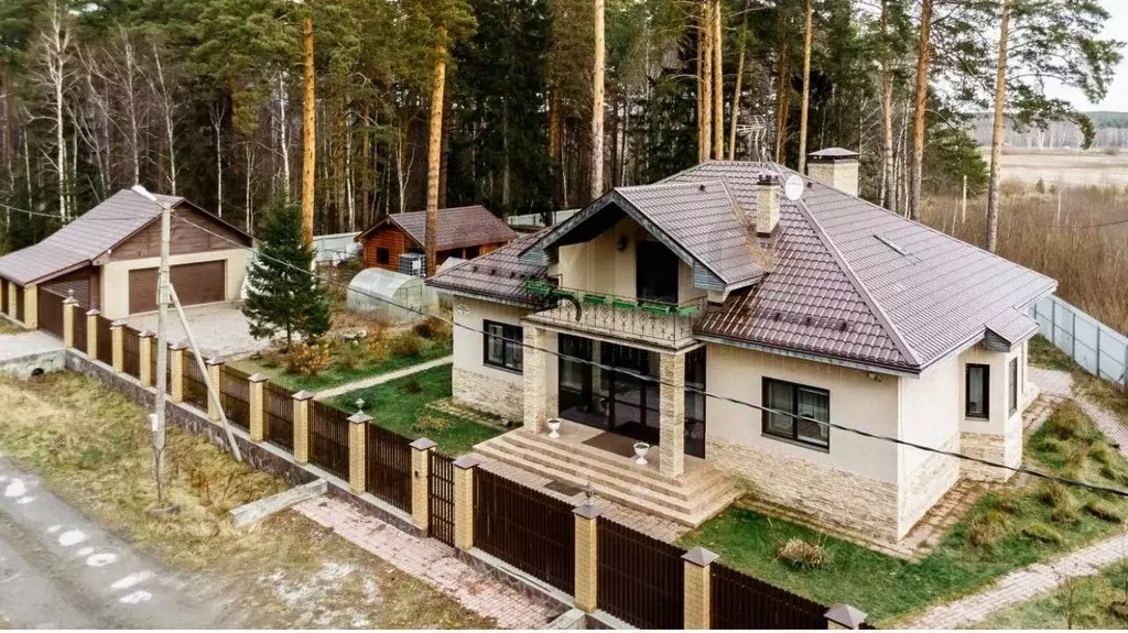 Дом в Свердловская область, Екатеринбург ул. Бориса Штоколова (245 м) - Фото 1