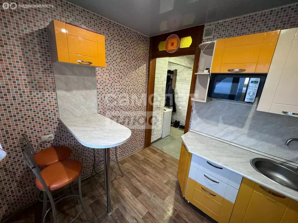 3-комнатная квартира: Первоуральск, улица Емлина, 18 (56 м) - Фото 1