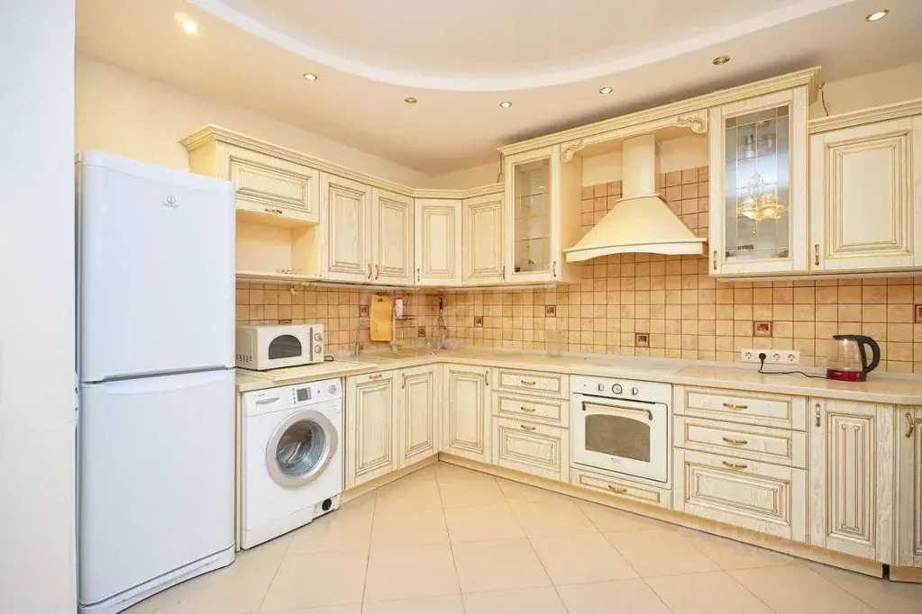 3-к кв. Тюменская область, Тюмень ул. 50 лет Октября, 24к2 (99.6 м) - Фото 1