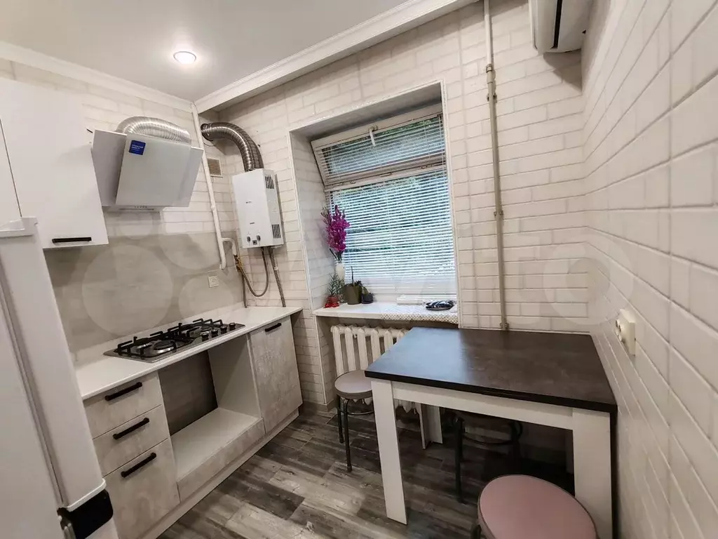 2-к. квартира, 55 м, 1/5 эт. - Фото 0