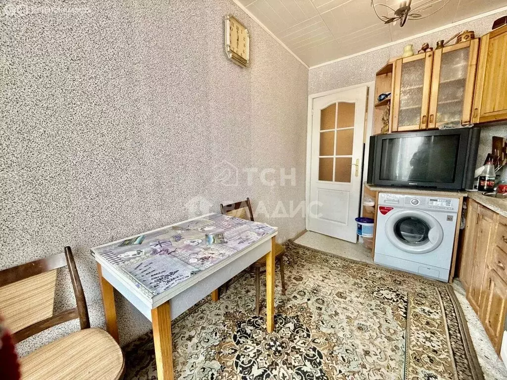 3-комнатная квартира: посёлок Поведники, 8 (60.2 м) - Фото 1