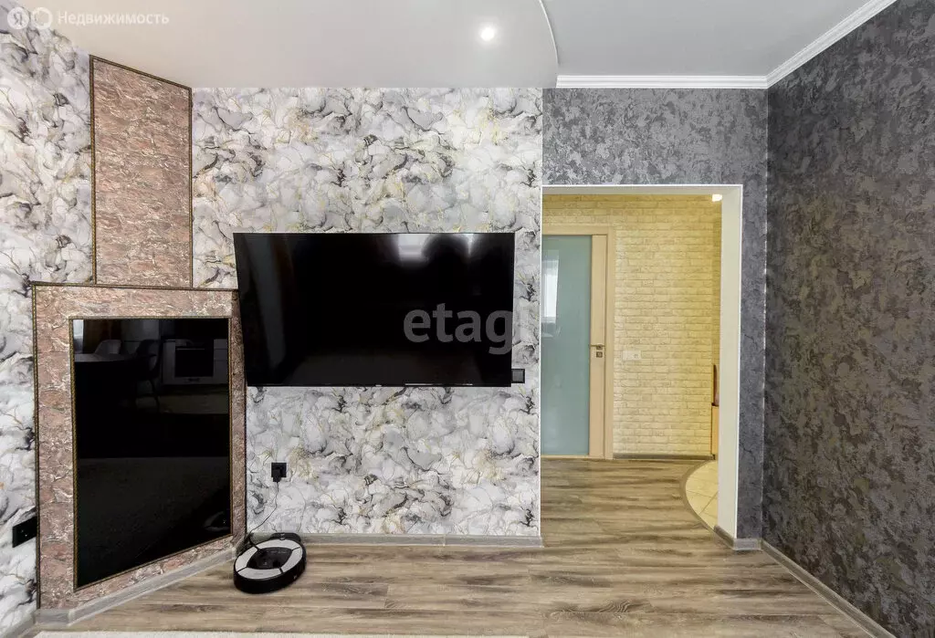 1-комнатная квартира: Тюмень, улица Станислава Карнацевича, 4 (49 м) - Фото 2