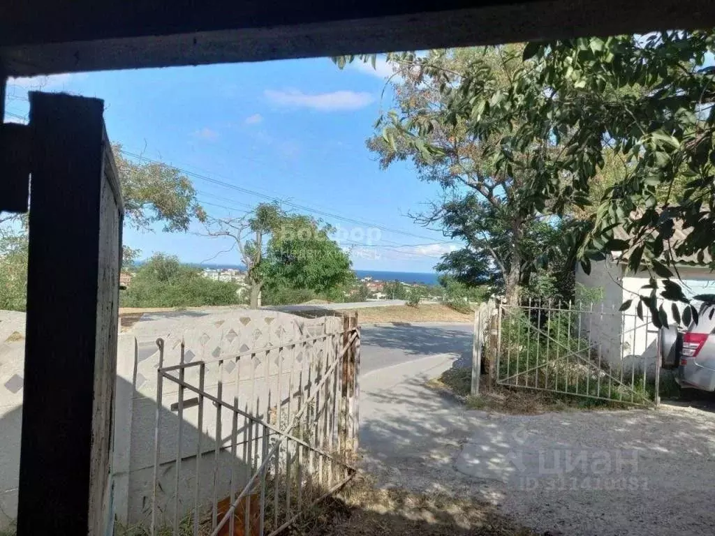 Гараж в Крым, Феодосия ул. Челнокова (28 м) - Фото 1