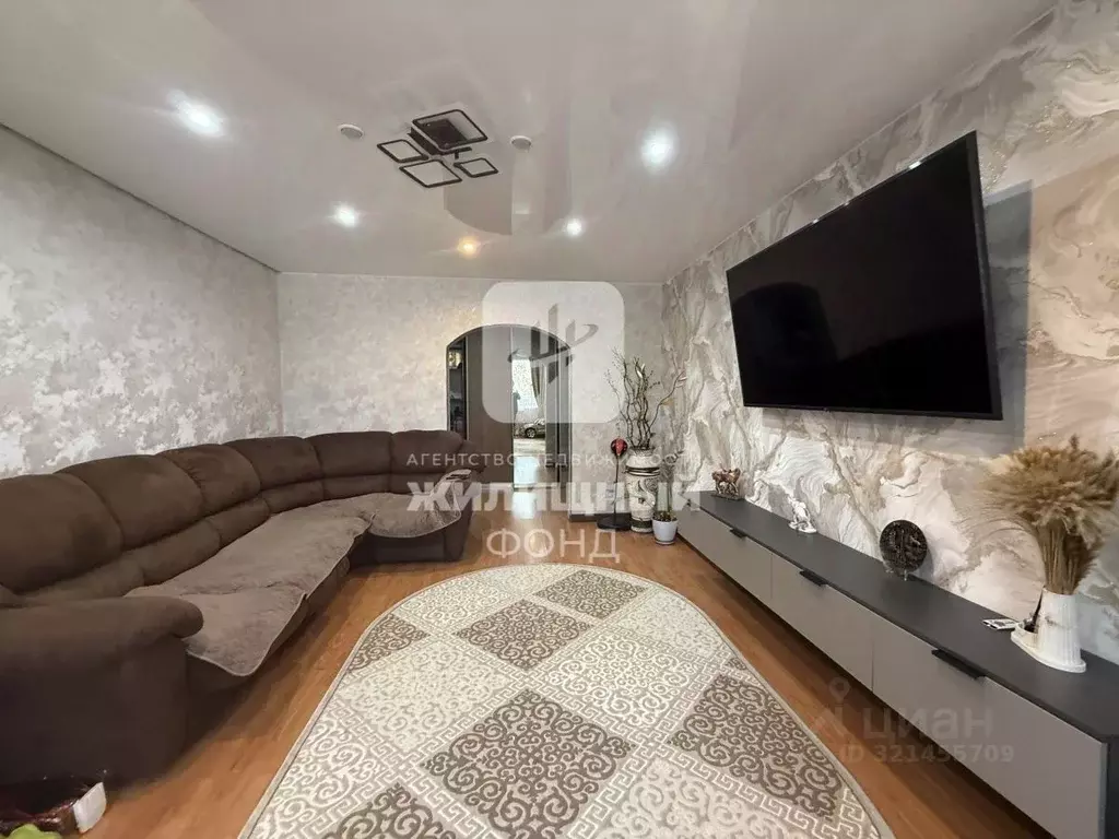 2-к кв. Саратовская область, Энгельс ул. Тельмана, 144 (67.07 м) - Фото 1