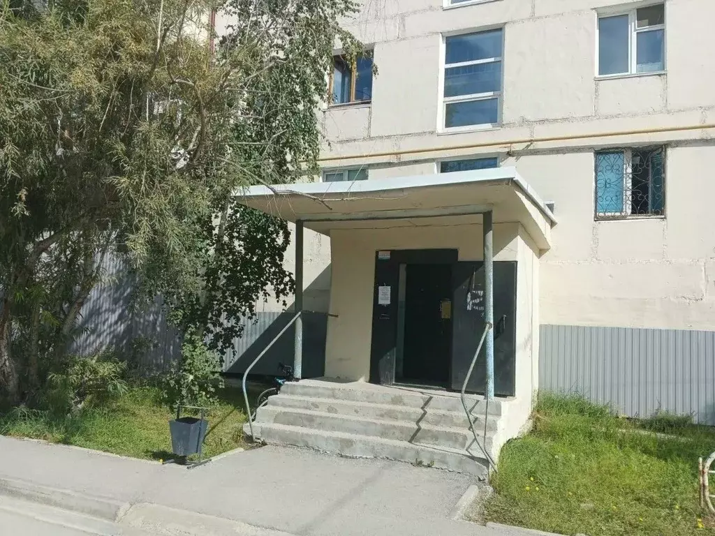 3-к кв. Саха (Якутия), Якутск ул. Дзержинского, 9 (50.5 м) - Фото 1