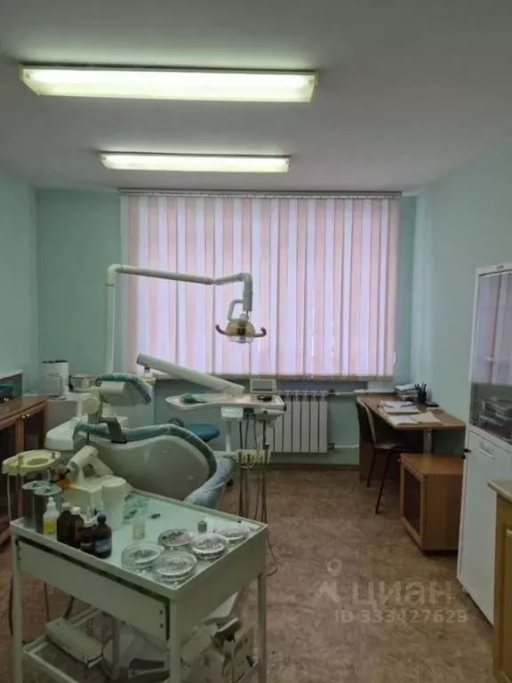 Помещение свободного назначения в Омская область, Омск ул. Петра ... - Фото 1