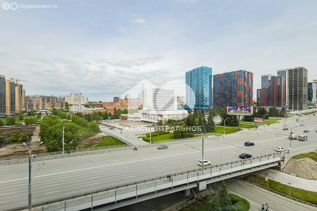 3-комнатная квартира: Новосибирск, улица Сибревкома, 9 (62 м) - Фото 1