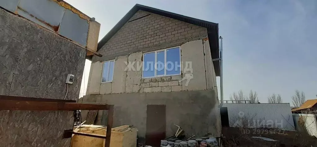 Дом в Астраханская область, Камызяк ул. Ленина (140 м) - Фото 1