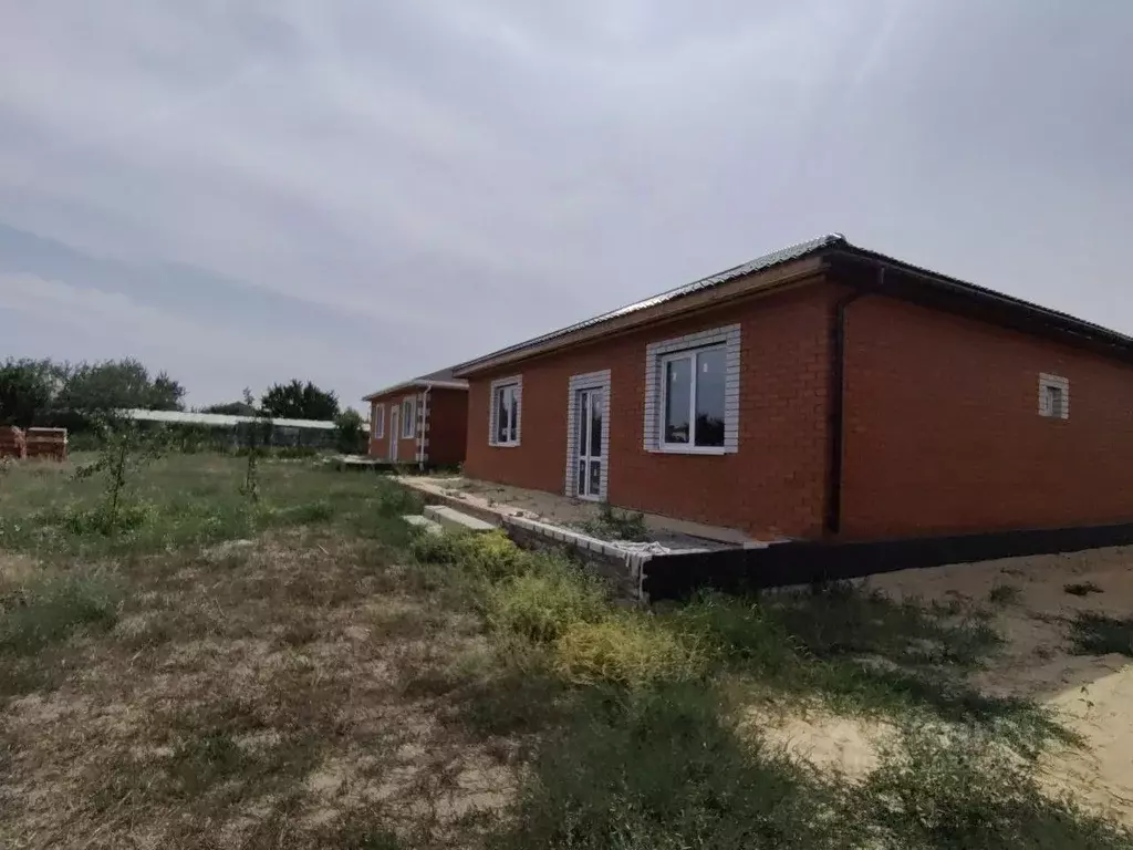 Дом в Волгоградская область, Среднеахтубинский район, Фрунзенское ... - Фото 1
