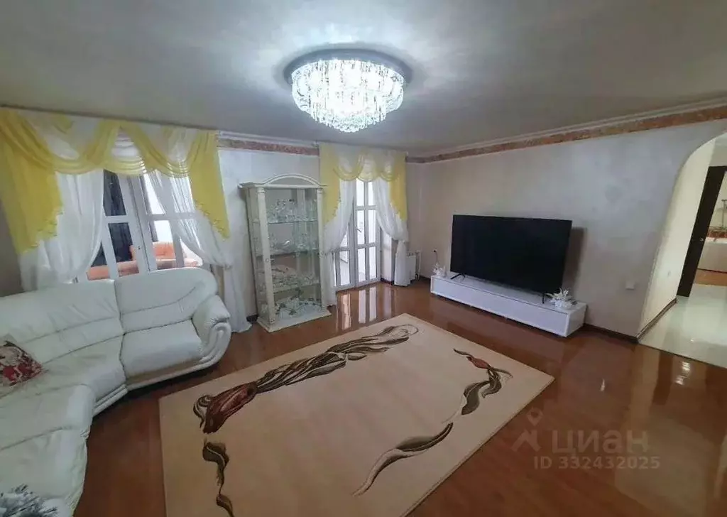 3-к кв. Крым, Евпатория просп. Победы, 63 (90.0 м) - Фото 1