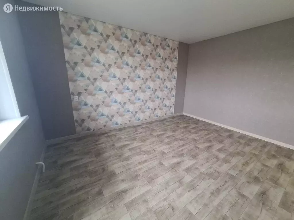 2-комнатная квартира: Чебаркуль, улица Карпенко, 10а (50 м) - Фото 1