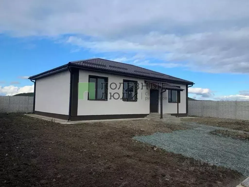 Дом в Крым, Симферопольский район, Трудовское с/пос, с. Строгоновка ... - Фото 1