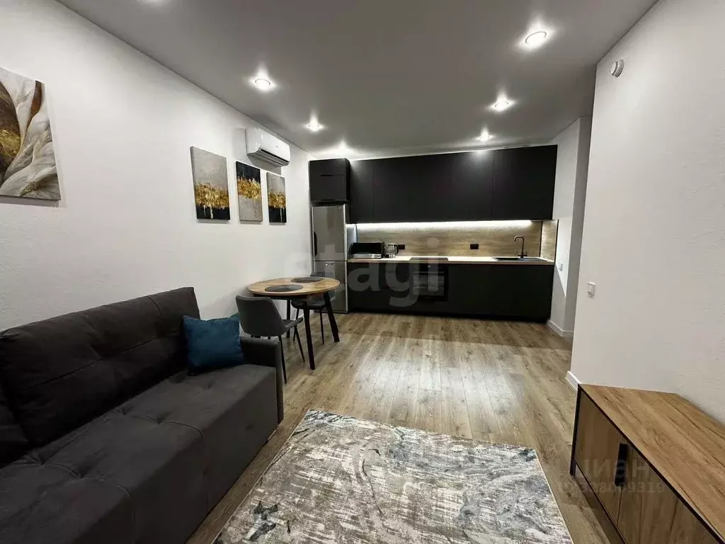 1-к кв. Тюменская область, Тюмень ул. Тимофея Чаркова, 93 (41.0 м) - Фото 1