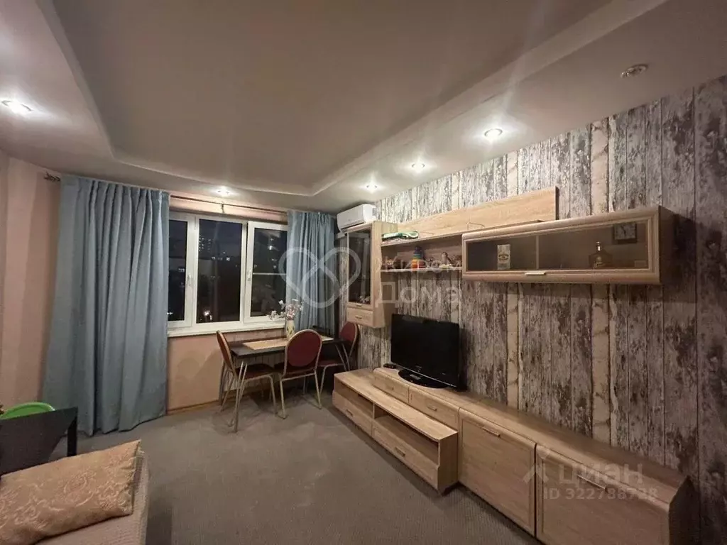 2-к кв. Волгоградская область, Волгоград ул. 8-й Воздушной Армии, 15А ... - Фото 2