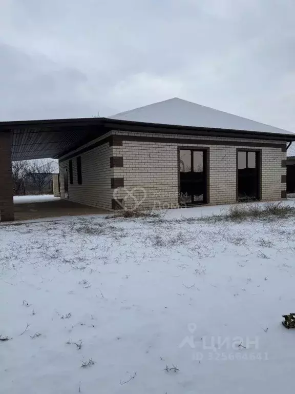 Дом в Волгоградская область, Среднеахтубинский район, Фрунзенское ... - Фото 1